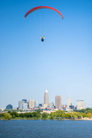 Paragliding Cleveland Skyline Wallpaper