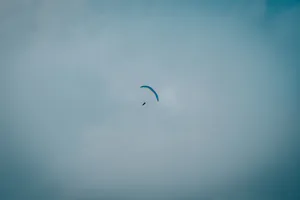 Paragliding To The Right Wallpaper