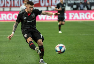 Paul Arriola Dc United Soccer Game Wallpaper