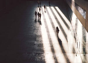 People Walking Tate Modern Wallpaper