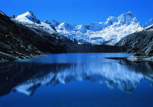 Peru's Icy Andes Mountain Wallpaper