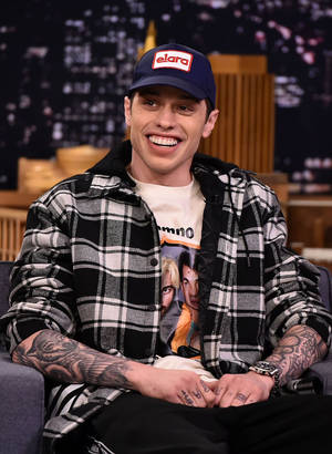 Pete Davidson The Tonight Show Wallpaper