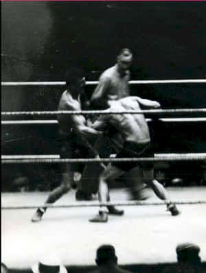 Pete Latzo Doing A Low Blow Wallpaper