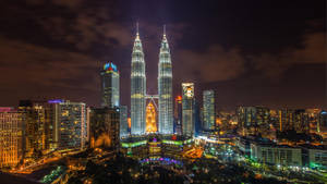 Petronas Tower In Kuala Lumpur Wallpaper