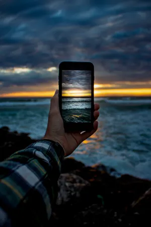 Phone Shooting Horizon Wallpaper