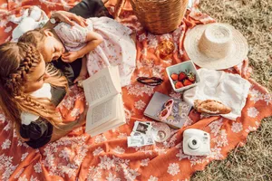 Picnic On Mothers Day Wallpaper