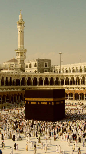 Pilgrims Gathered Around The Sacred Kaaba Wallpaper