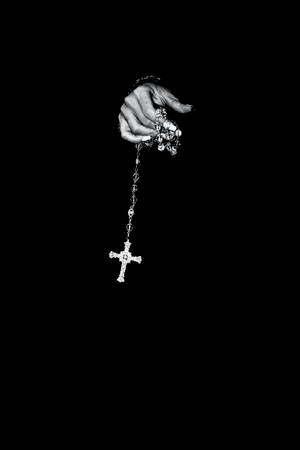 Plain Black Iphone Rosary Wallpaper