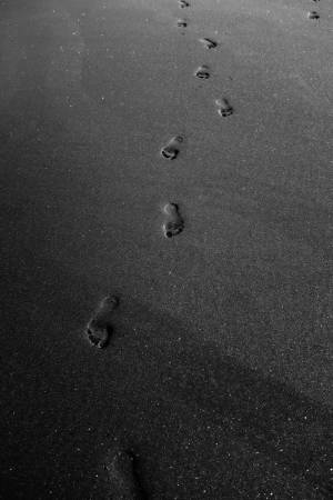 Plain Black Iphone Sandy Beach Wallpaper