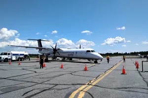 Porter Airlines Yellow Lane Wallpaper