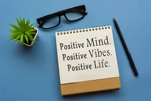 Positive Mind Vibes Life Quotes Wallpaper