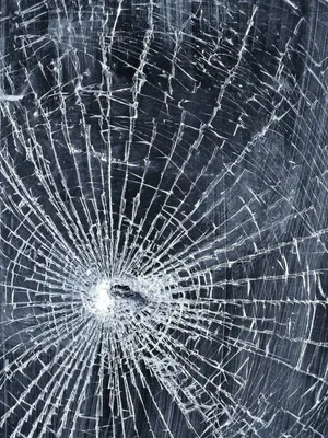 Pranking Iphone Cracked Screen Wallpaper