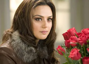 Preity Zinta Red Roses Wallpaper