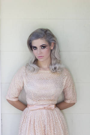 Pretty Marina And The Diamonds Wallpaper