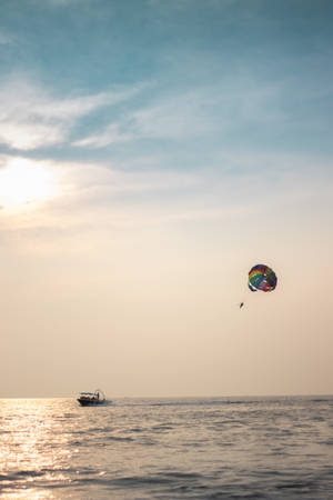 Pretty Parasailing Photo Wallpaper