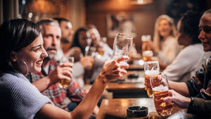 Pub Friends Beer Cheers Photography Wallpaper