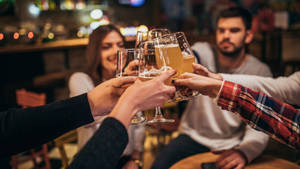 Pub Friends Celebrate Cheers Photography Wallpaper