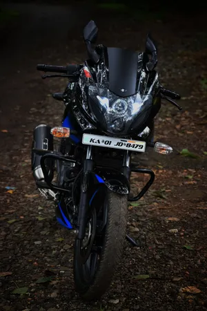 Pulsar 220 Hd Front Angle Wallpaper