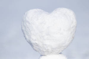 Pure White Heart-shaped Snow Wallpaper