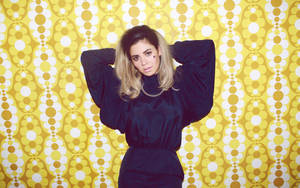 Quirky Marina And The Diamonds Wallpaper