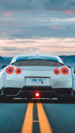 R33 Gtr White Middle Of Road Wallpaper