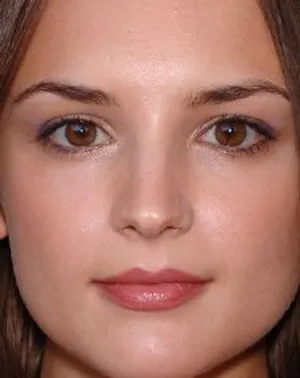 Rachael Leigh Cook Stunning Close Up Wallpaper