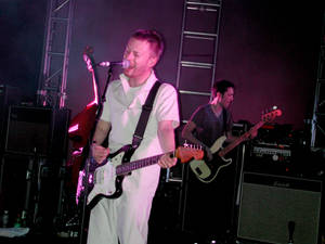 Radiohead Thom Yorke Singing Live Wallpaper