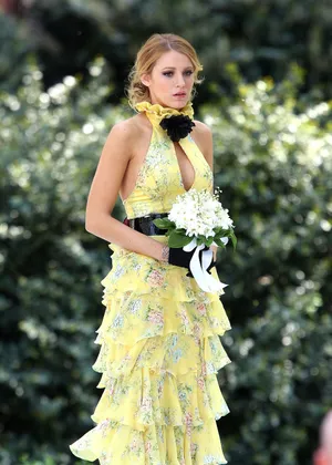 Ralph Lauren Corporation Yellow Dress Flower Wallpaper