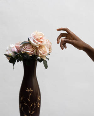 Real Floral Black Vase Wallpaper