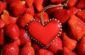 Red 4k Uhd Strawberries Heart Wallpaper