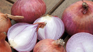 Red Onions Sliced In Half Wallpaper