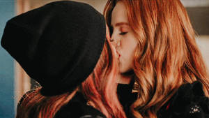Redhead Girls Kissing Wallpaper