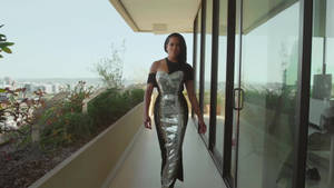 Regina King In Silver Dress Wallpaper