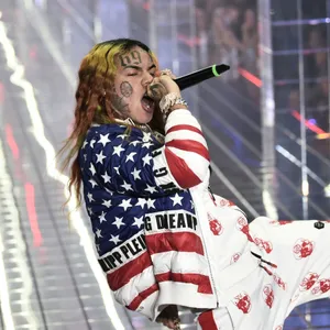 Remembering The Legacy Of Dead Rappers Wallpaper