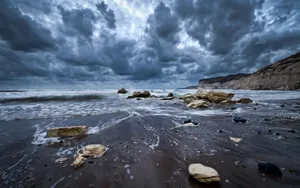 Retina Beach Rocks Storm Wallpaper