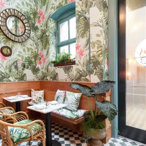 Retro Jungle Themed Diner Wallpaper