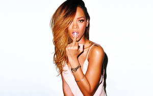 Rihanna Pull Up Finger Wallpaper