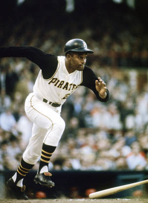 Roberto Clemente On The Run Wallpaper