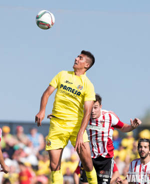 Rodrigo Hernández Cascante Jumping Header Wallpaper