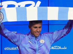 Rodrigo Hernández Cascante With Mancity Banner Wallpaper