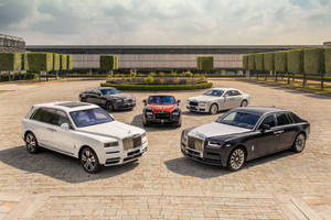Rolls-royce 4k Cars Near Fountain Wallpaper