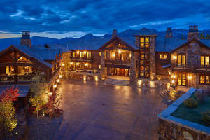 Romantic Big House Wallpaper