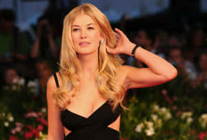 Rosamund Pike At A Red Carpet Event Wallpaper