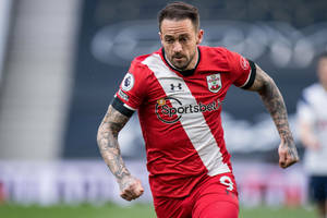 Running Danny Ings Wallpaper