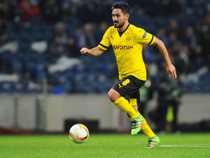 Running Ilkay Gundogan Side-view Wallpaper