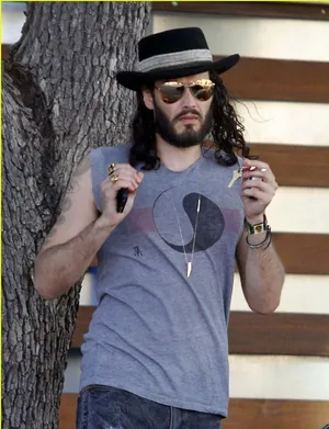 Russell Brand Paparazzi Photo Wallpaper