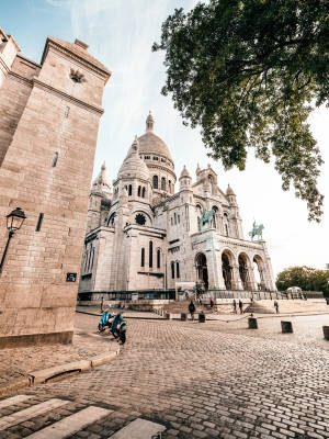 Sacre Coeur Basilica Stone Pathway Wallpaper