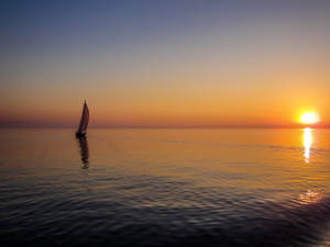 Sailing To The Right Wallpaper