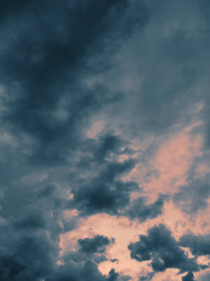 Samsung Galaxy 4k Dark Thick Clouds Sunset Wallpaper