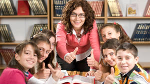 Scholar Classroom Teacher Reading Bookshelves Wallpaper